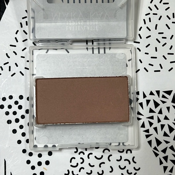 NEW Mary Kay Chromafusion Contour “Latte” - Picture 2 of 2
